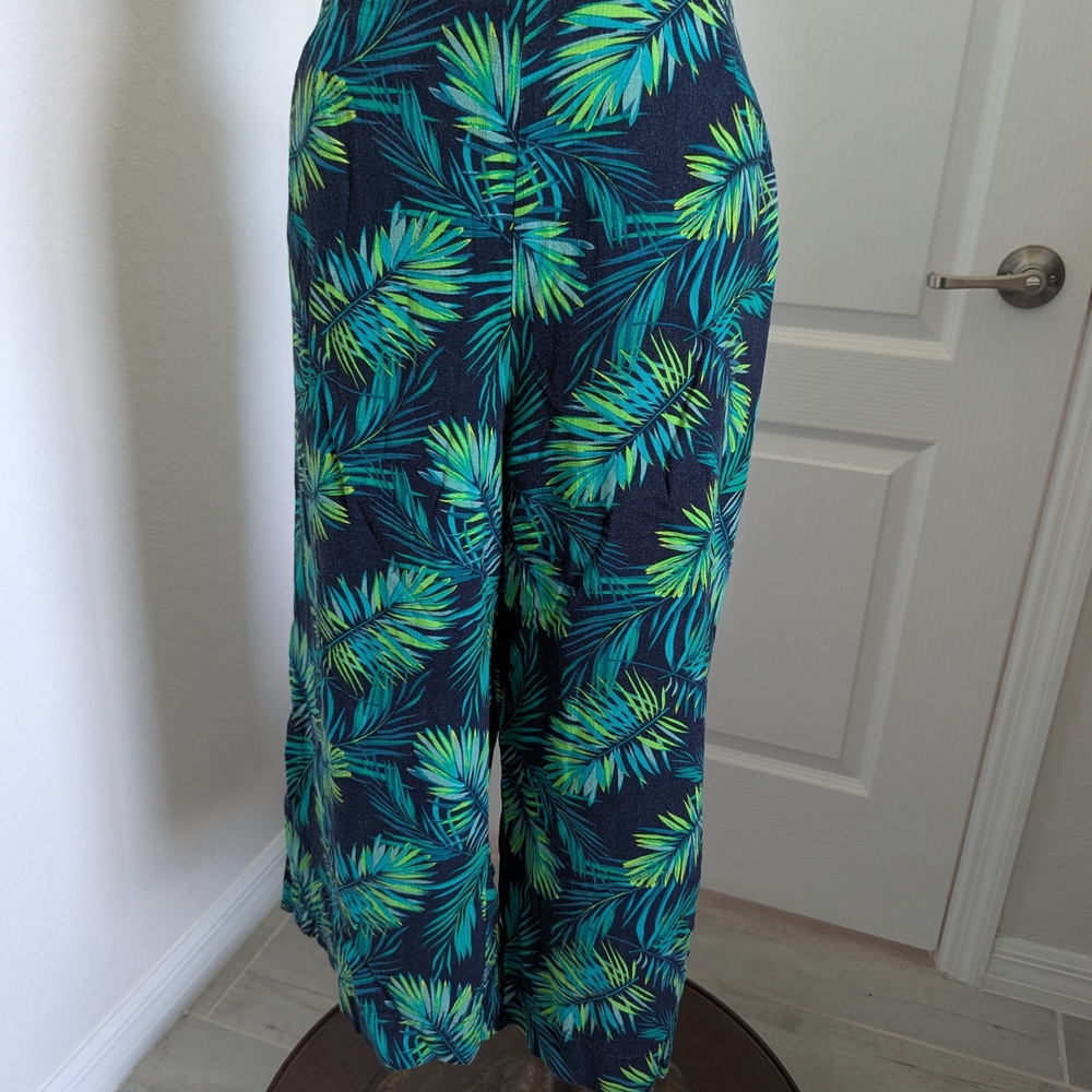 Soft Surroundings Green Leaf Pattern Pants - image 1